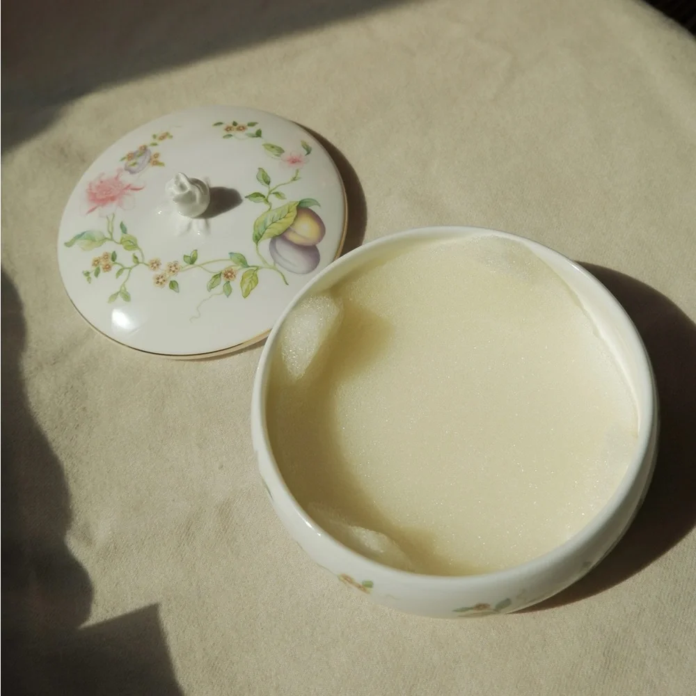 Wedgwood Sweet‎ Plum Collection Trinket Box 4” Round Bone China Discontinued